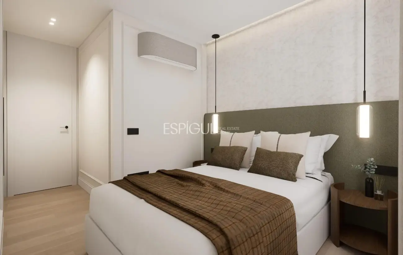 Renovated exterior apartment for sale on Lagasca street, Castellana.