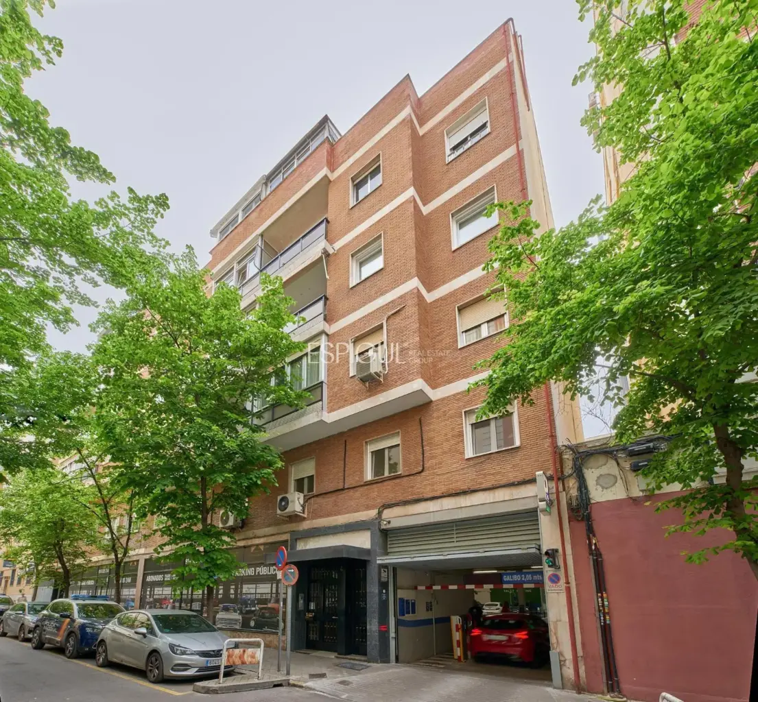 Renovated exterior apartment for sale on Lagasca street, Castellana.