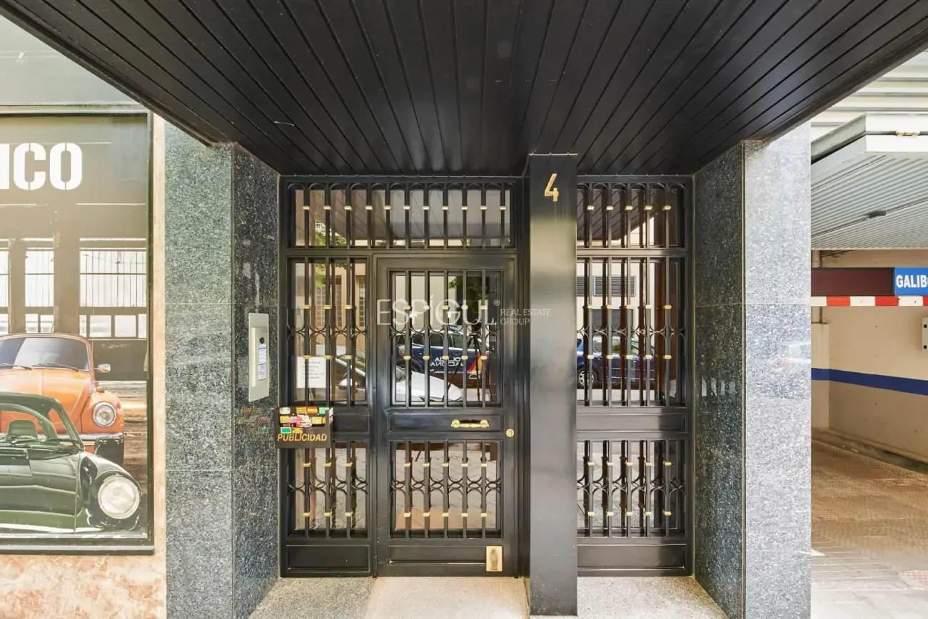 Renovated exterior apartment for sale on Lagasca street, Castellana.