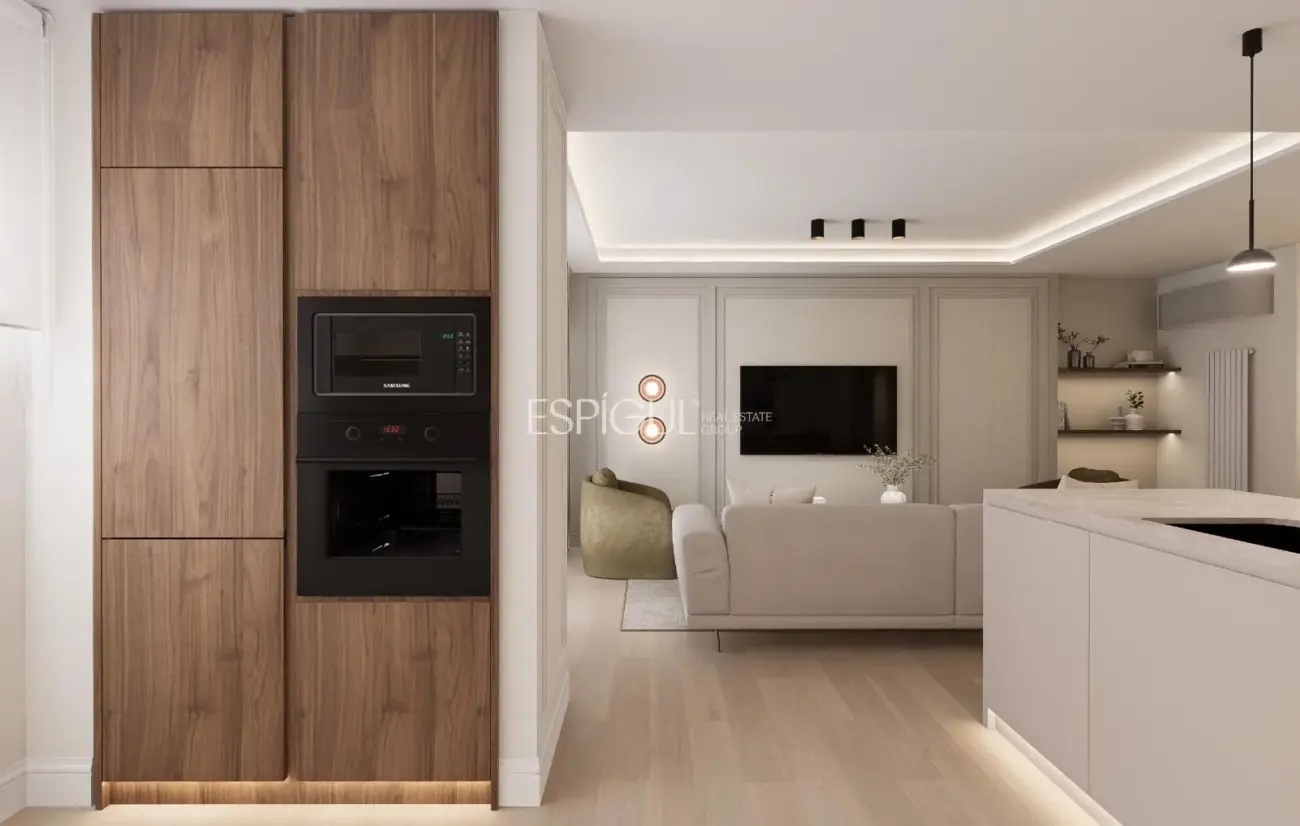 Renovated exterior apartment for sale on Lagasca street, Castellana.