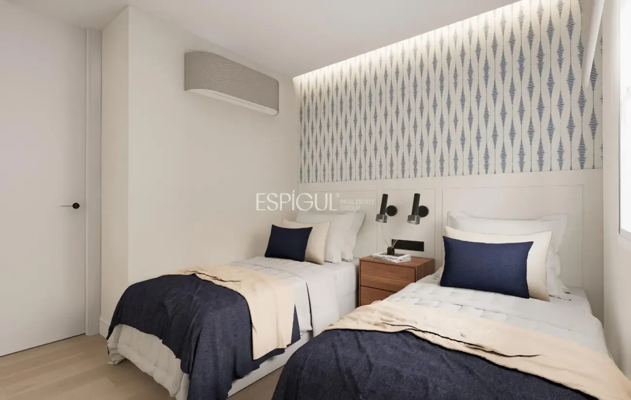 Renovated exterior apartment for sale on Lagasca street, Castellana.