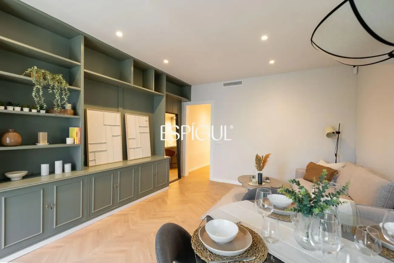 Renovated apartment for sale in Les Corts