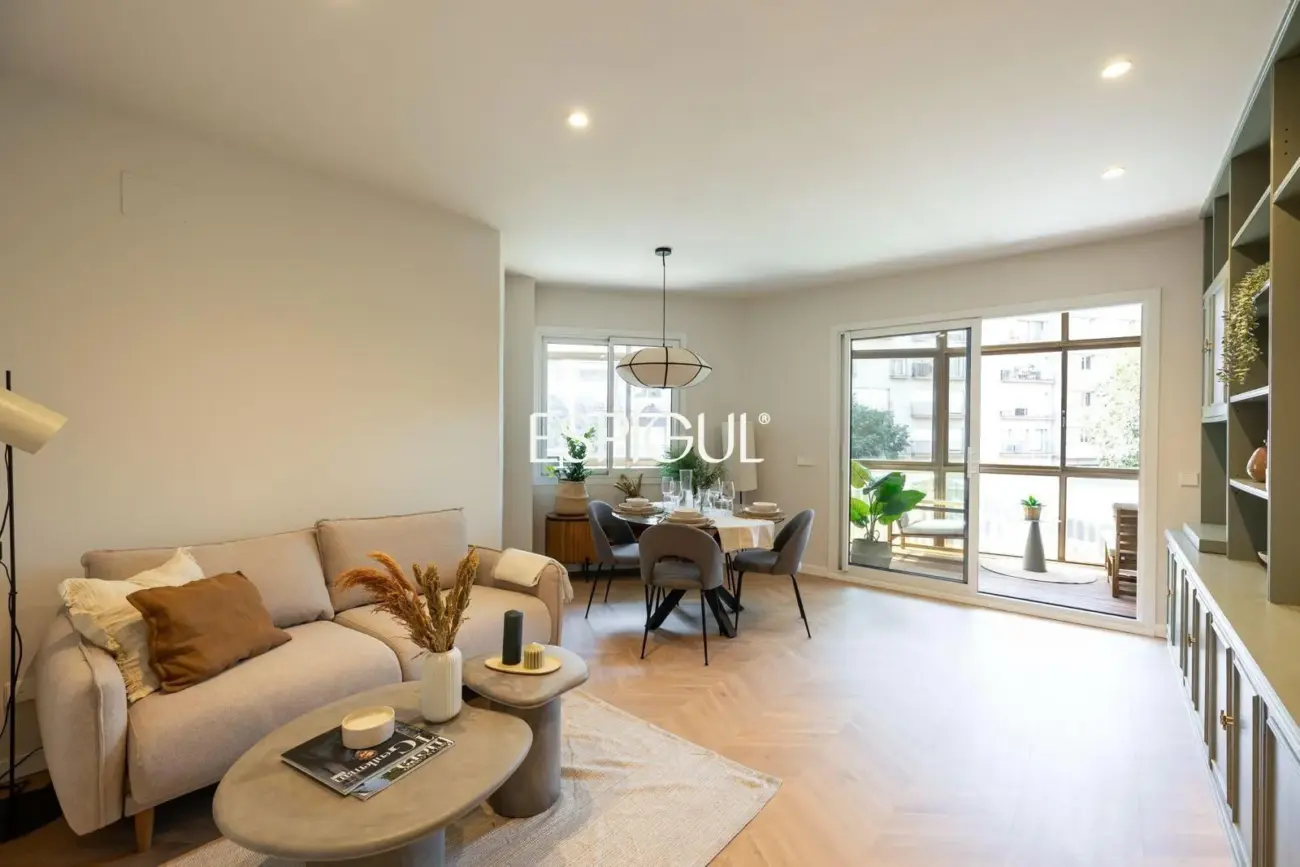 Renovated apartment for sale in Les Corts