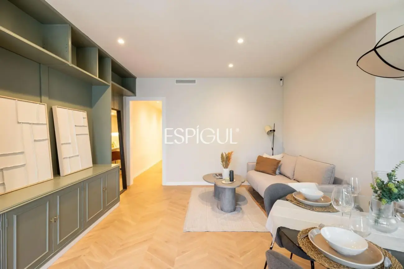 Renovated apartment for sale in Les Corts