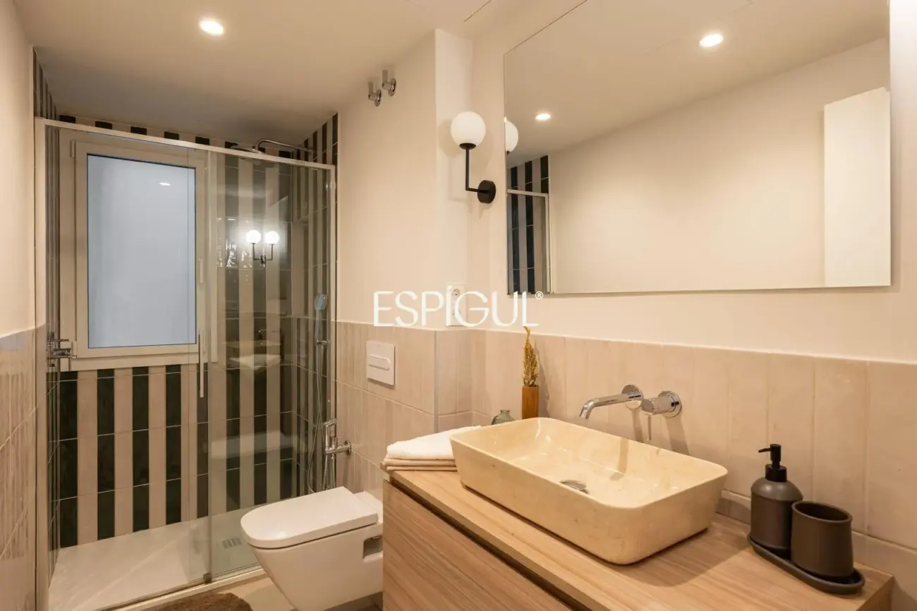 Renovated apartment for sale in Les Corts