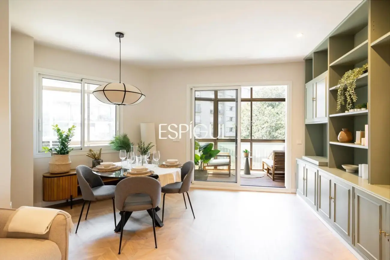 Renovated apartment for sale in Les Corts