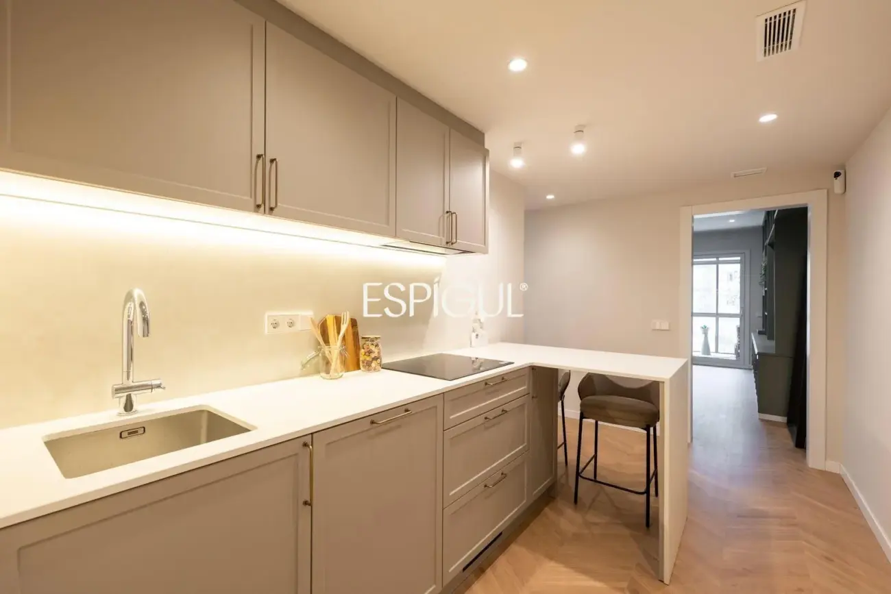 Renovated apartment for sale in Les Corts