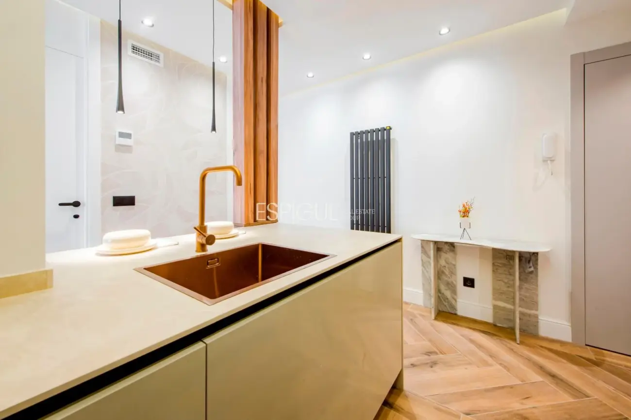 Piso en venta reformado en Recoletos