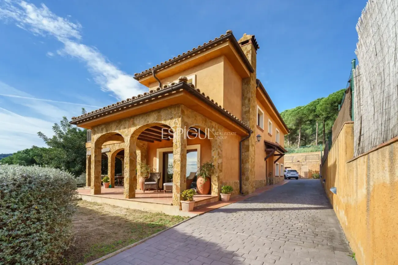 Exclusive Property in Argentona: