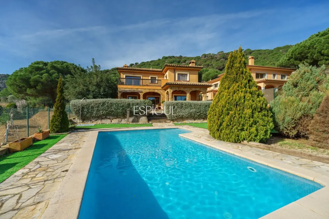 Exclusive Property in Argentona: