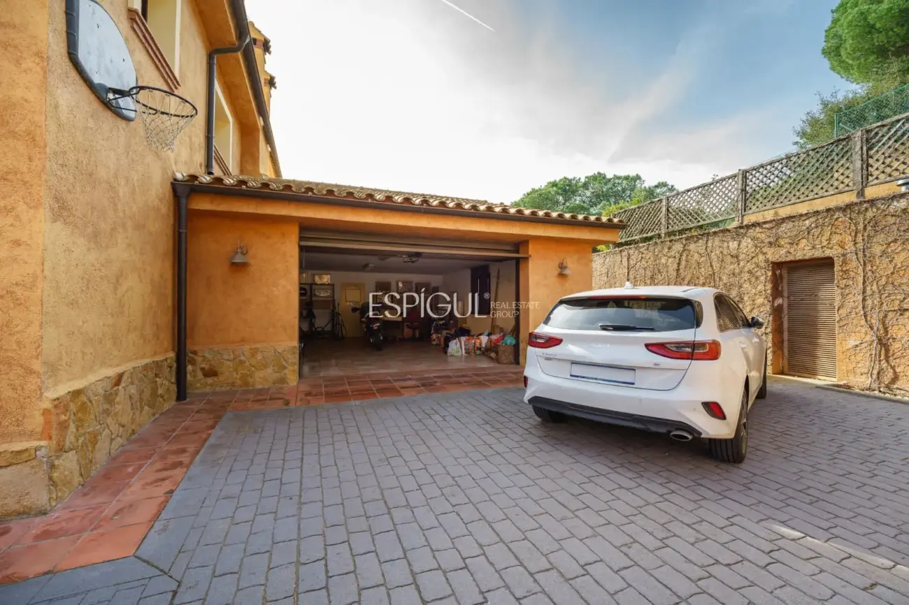 Exclusive Property in Argentona: