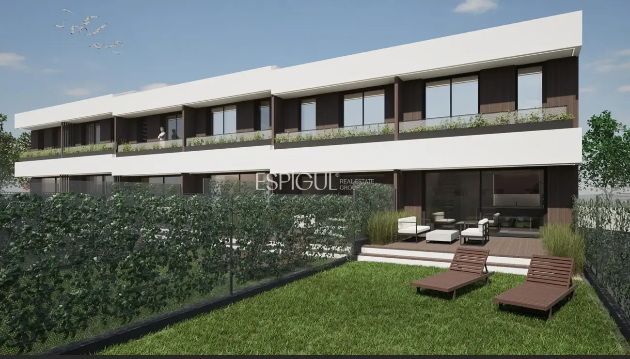 ¿Mar o ciudad? Tenlo todo en esta casa con jardín en el centro de Palafolls