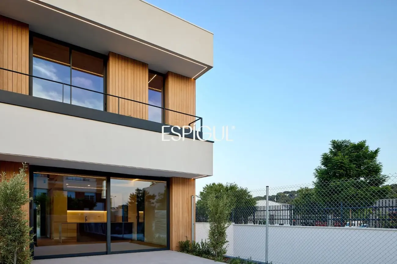 Tu refugio entre el mar y la ciudad: Estrena casa con jardín en el corazón de Palafolls.
