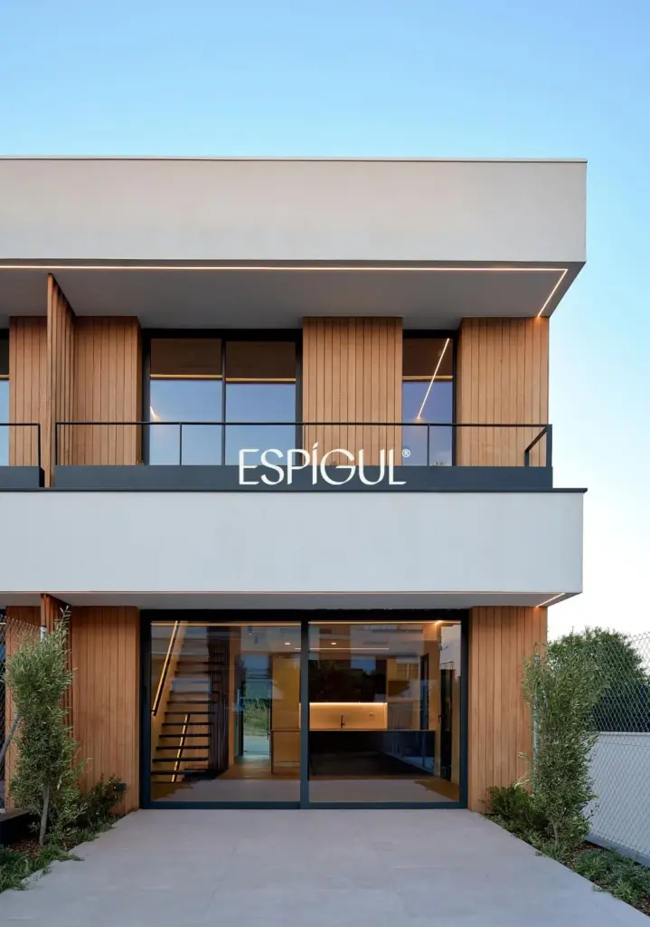 Tu refugio entre el mar y la ciudad: Estrena casa con jardín en el corazón de Palafolls.