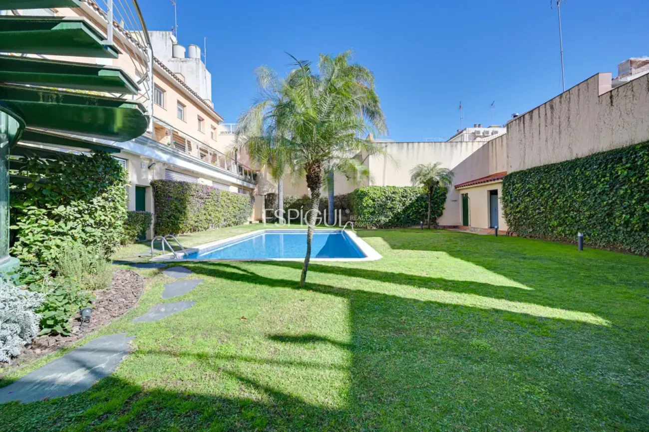 Un oasi amb piscina en ple centre de Mataró