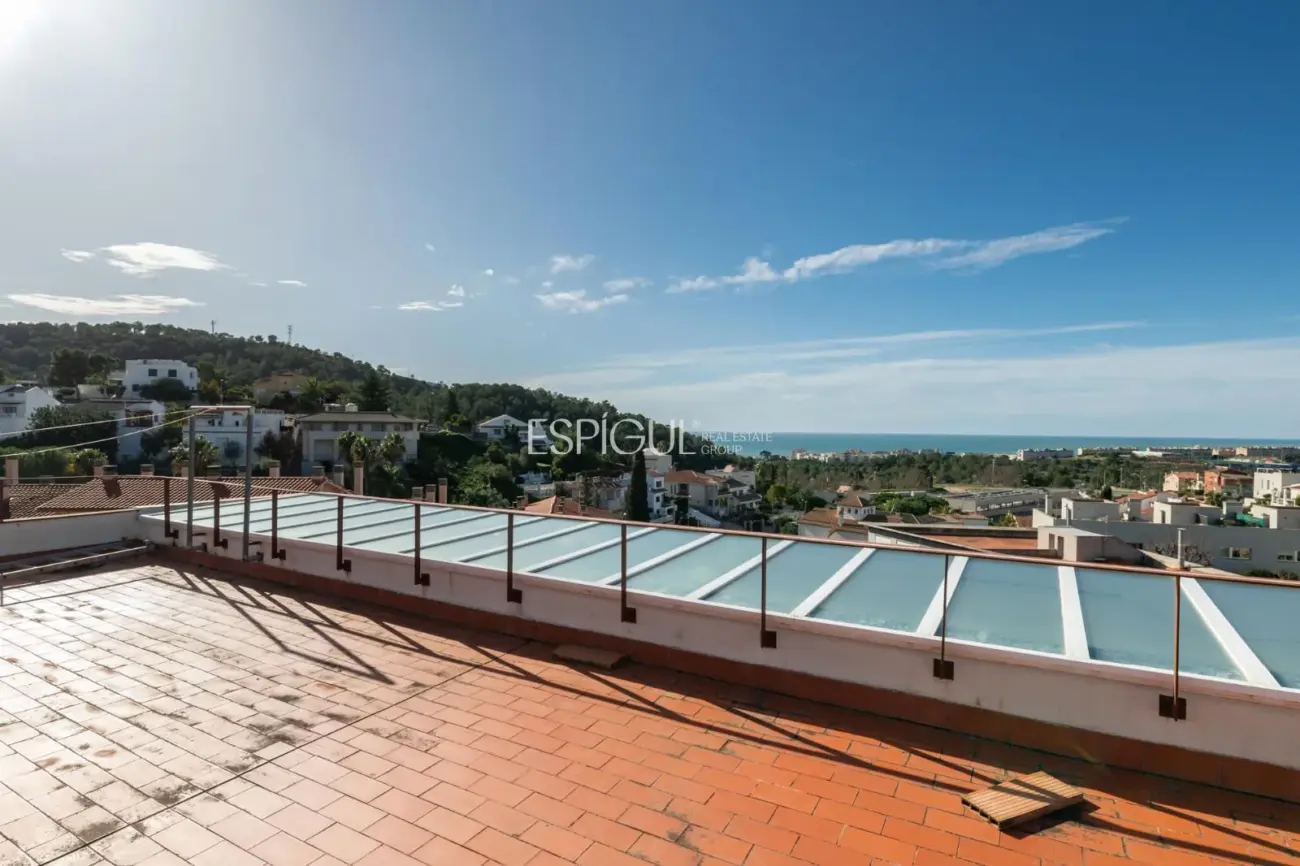 Villa con piscina y vistas al mar en Sitges