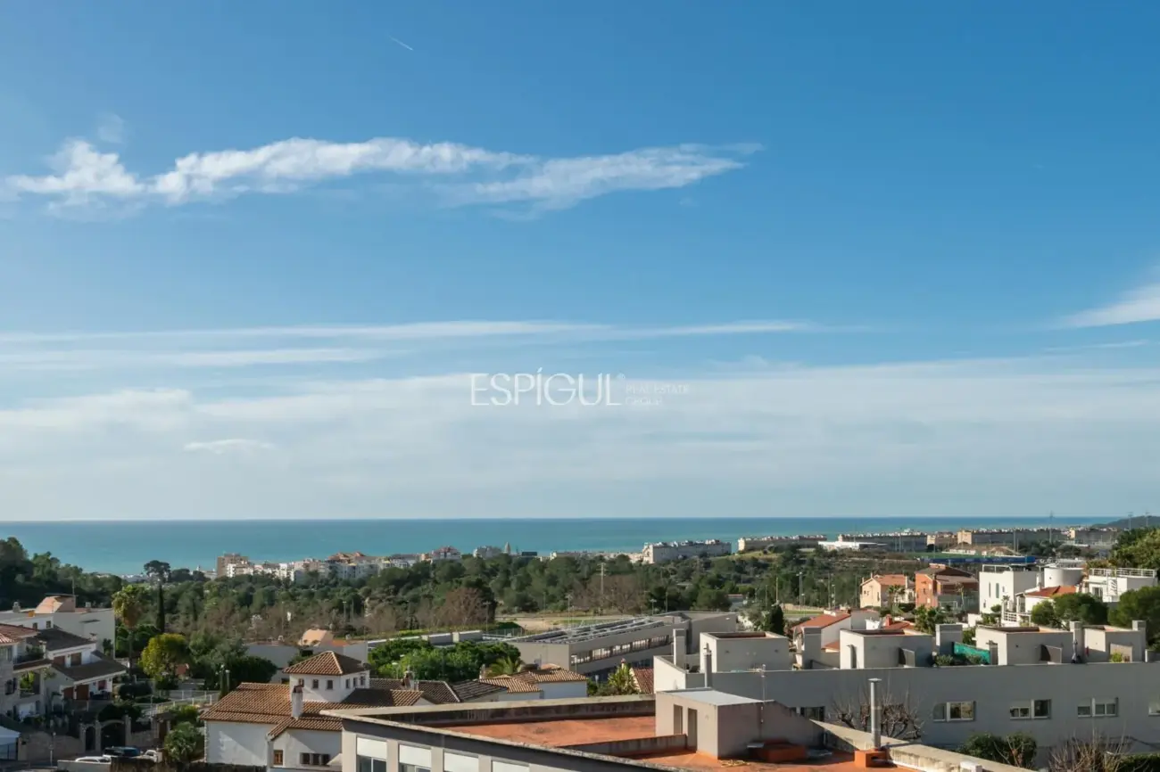 Villa con piscina y vistas al mar en Sitges