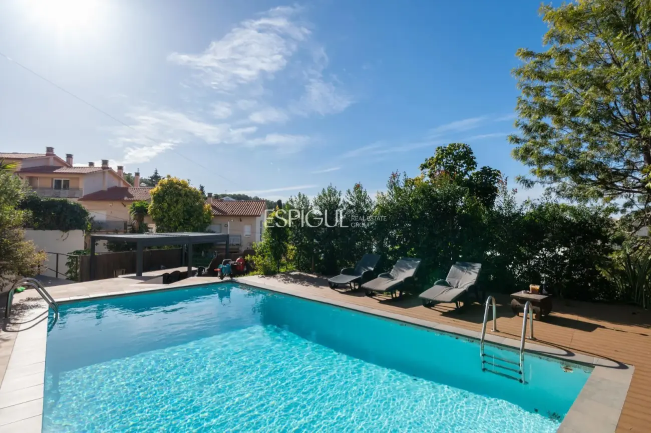 Villa con piscina y vistas al mar en Sitges