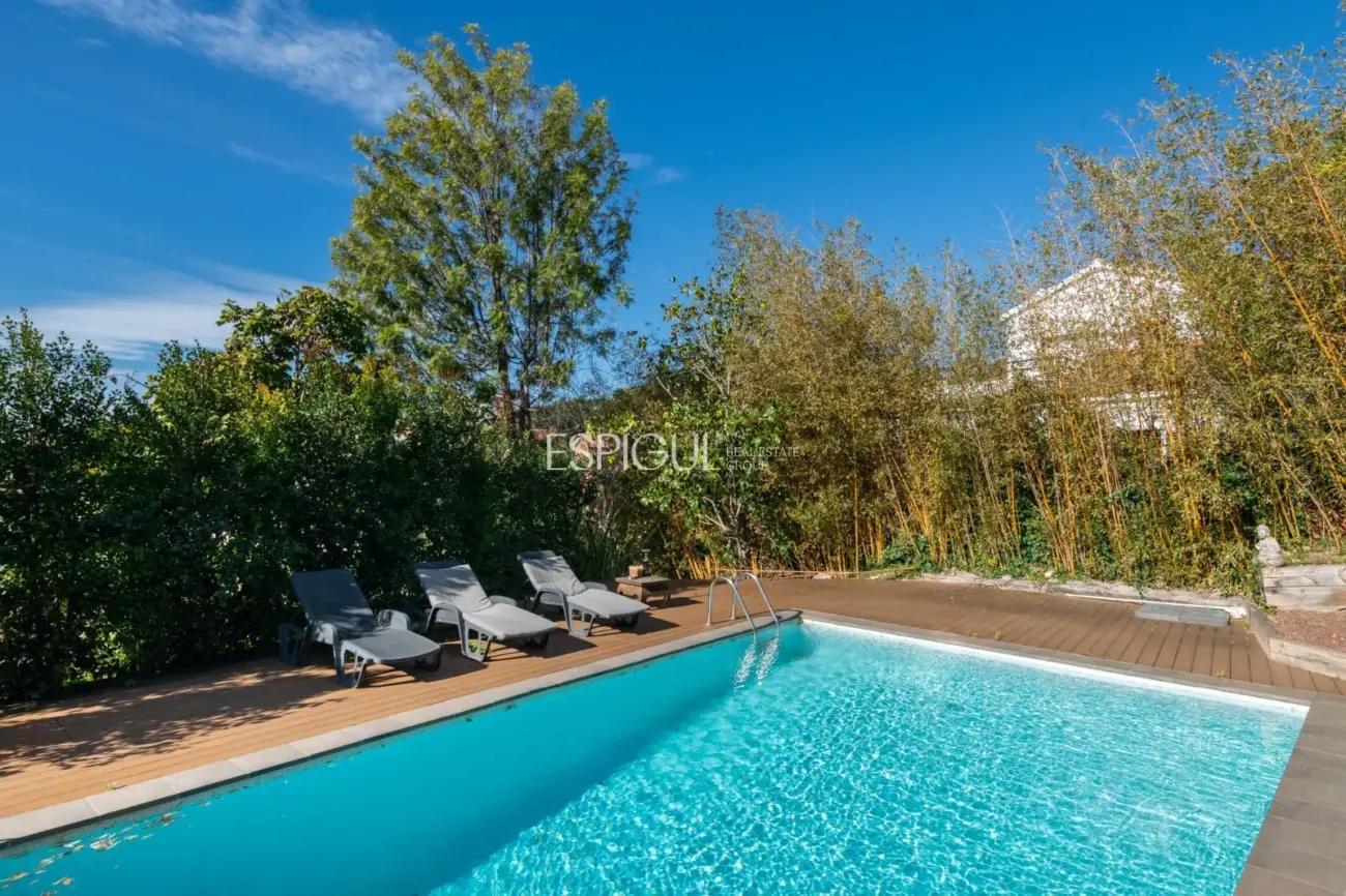 Villa con piscina y vistas al mar en Sitges