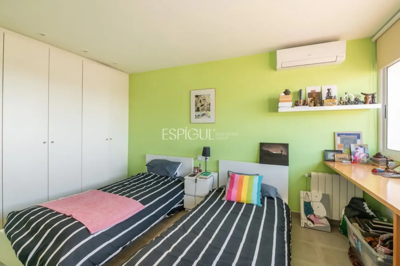 Villa con piscina y vistas al mar en Sitges