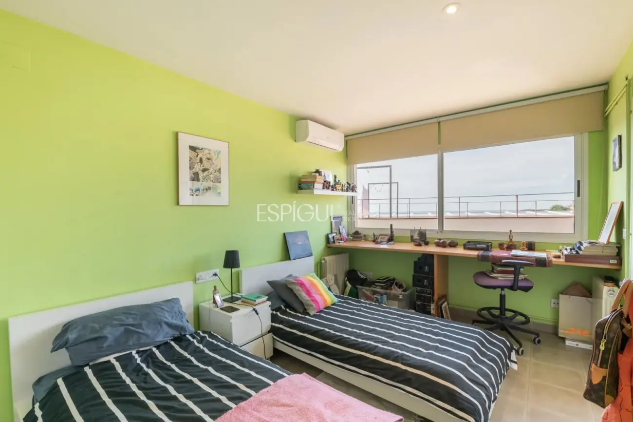 Villa con piscina y vistas al mar en Sitges