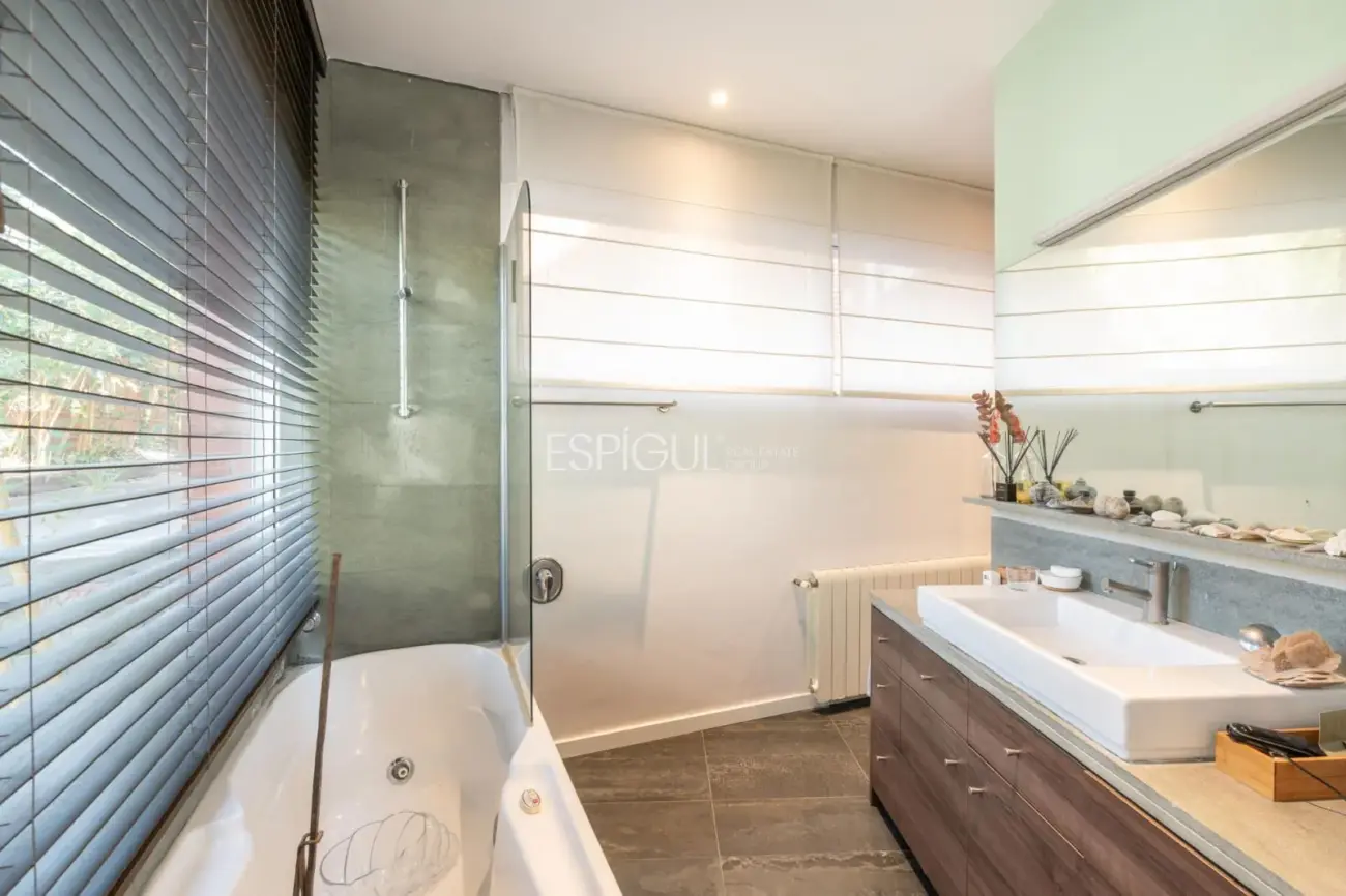 Villa con piscina y vistas al mar en Sitges