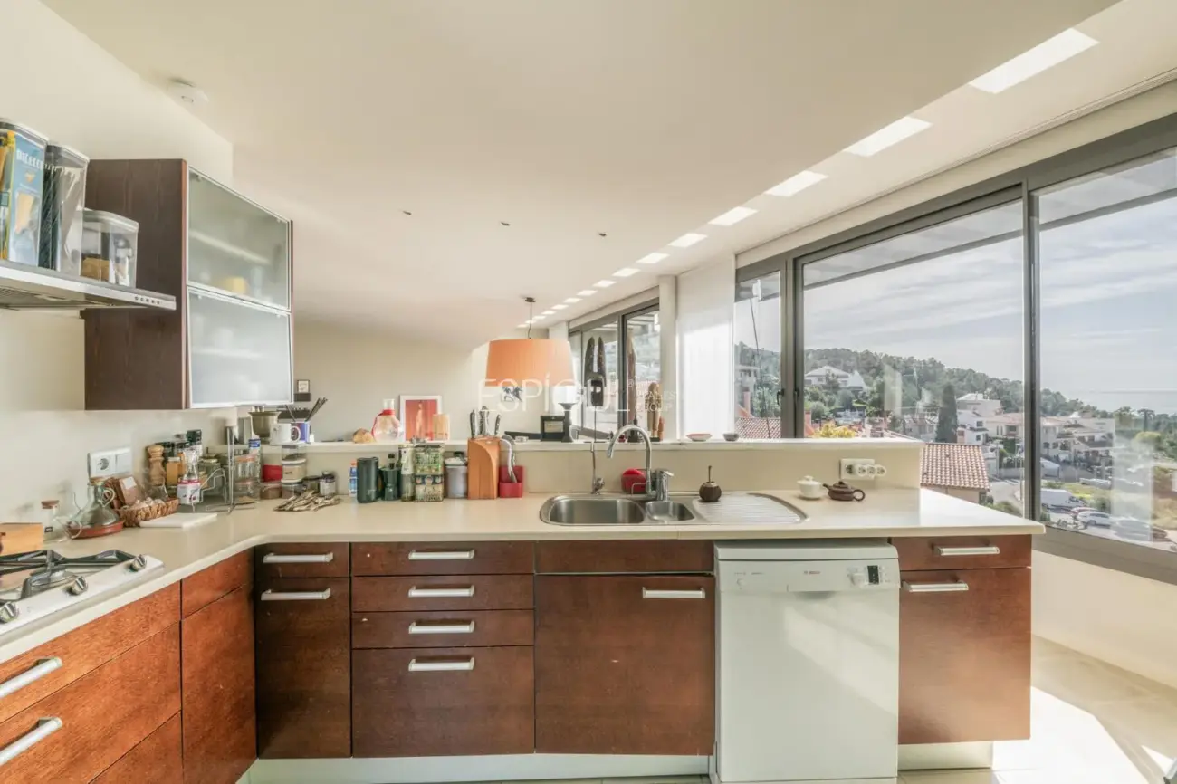 Villa con piscina y vistas al mar en Sitges