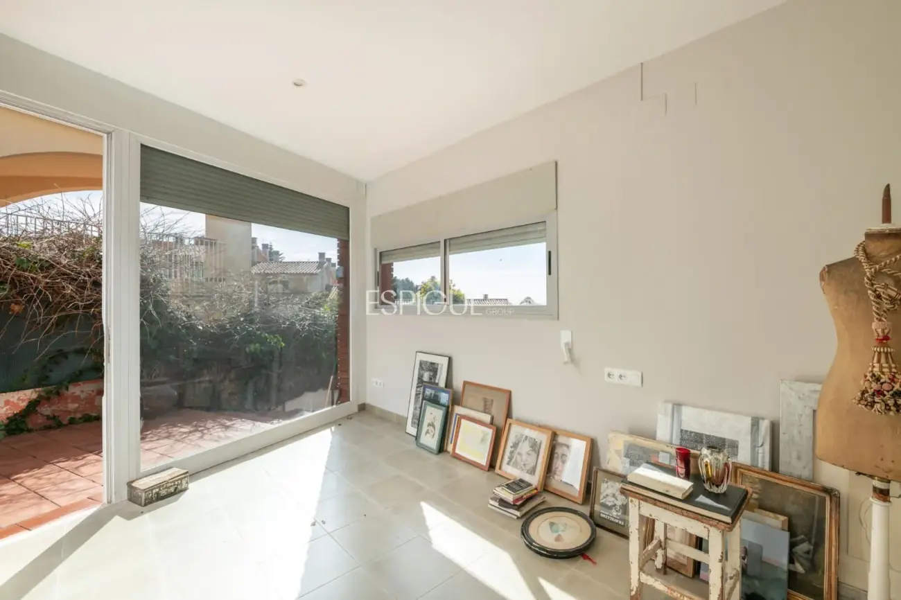 Villa con piscina y vistas al mar en Sitges