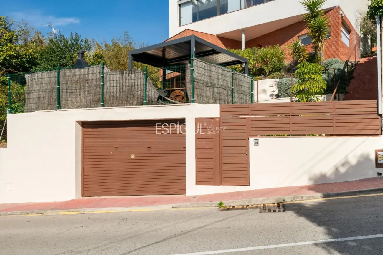 Villa con piscina y vistas al mar en Sitges