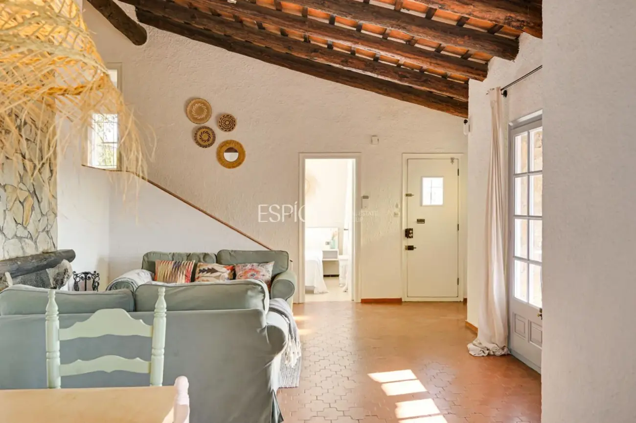 Villa rústica con vistas al mar en Mas Ambros