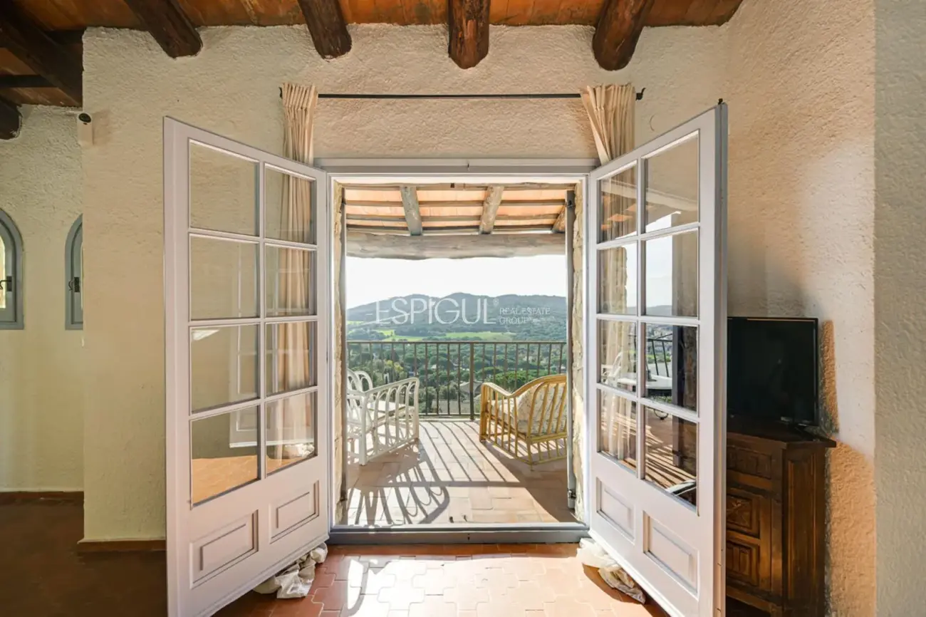 Villa rústica con vistas al mar en Mas Ambros