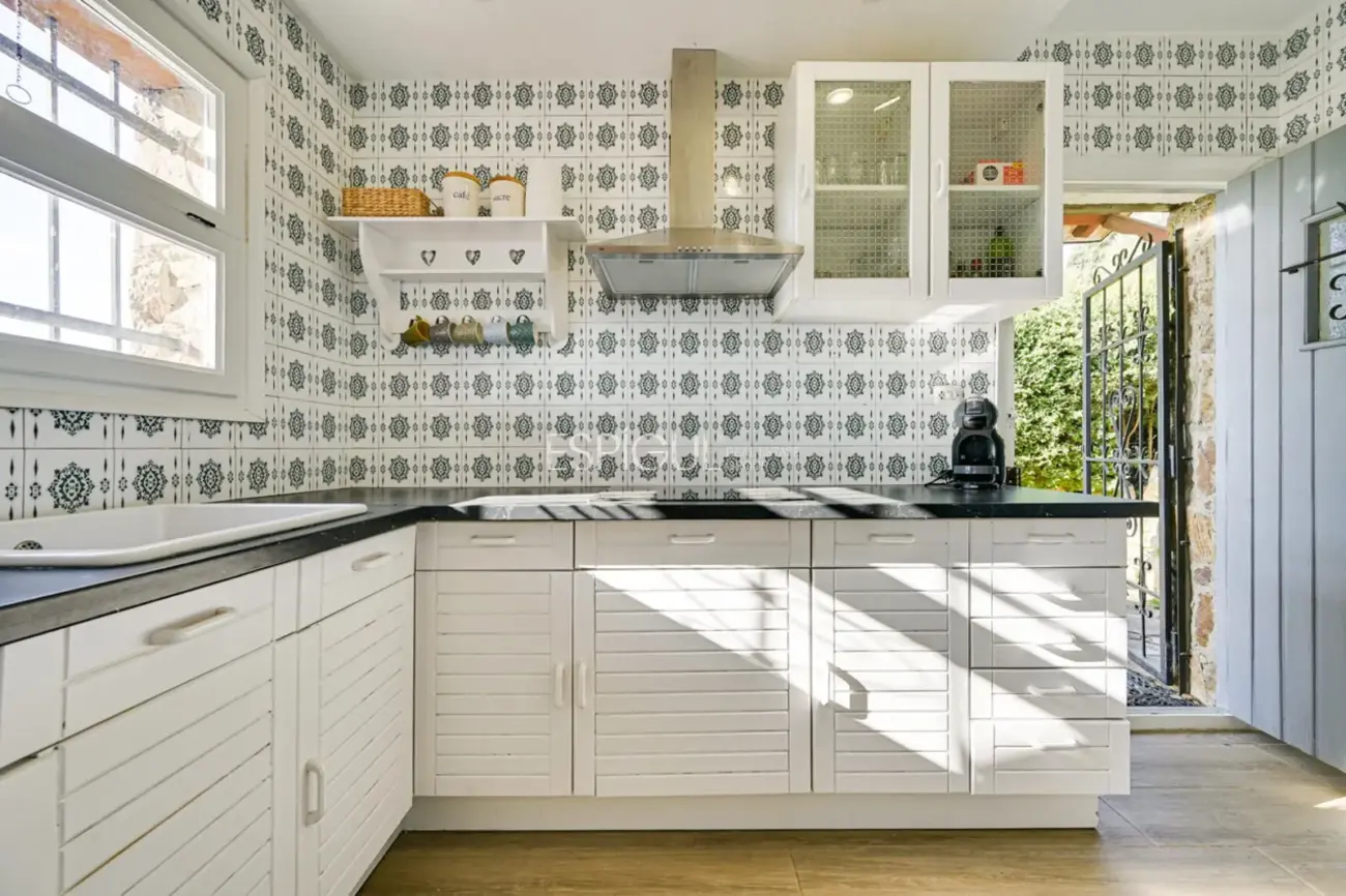 Villa rústica con vistas al mar en Mas Ambros