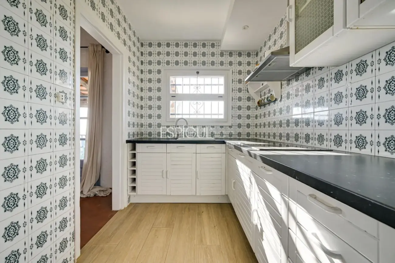 Villa rústica con vistas al mar en Mas Ambros