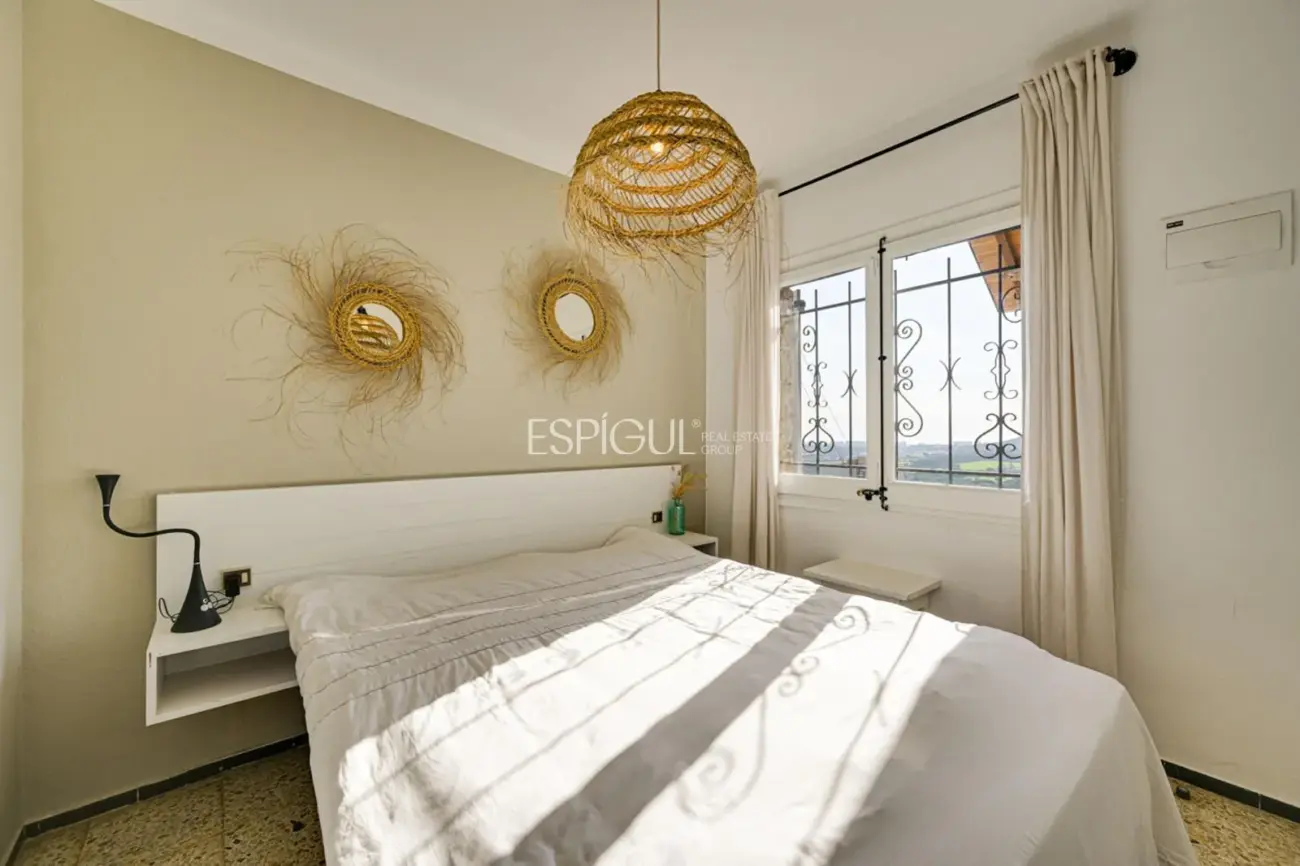 Villa rústica con vistas al mar en Mas Ambros