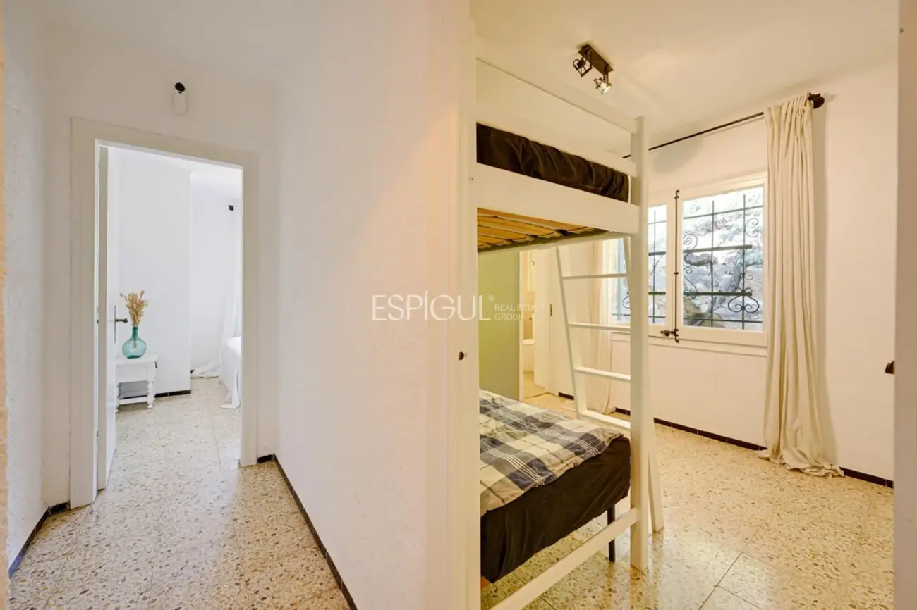 Villa rústica con vistas al mar en Mas Ambros