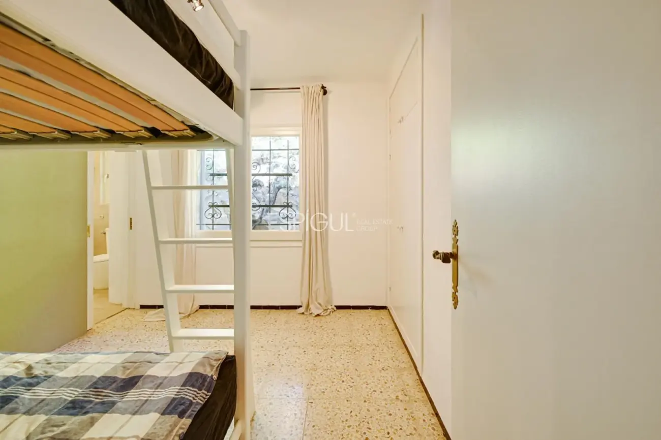 Villa rústica con vistas al mar en Mas Ambros