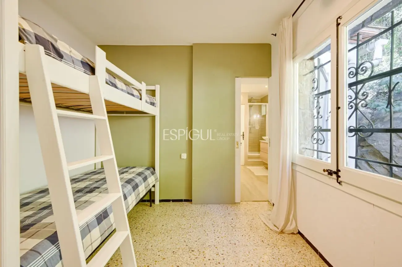 Villa rústica con vistas al mar en Mas Ambros