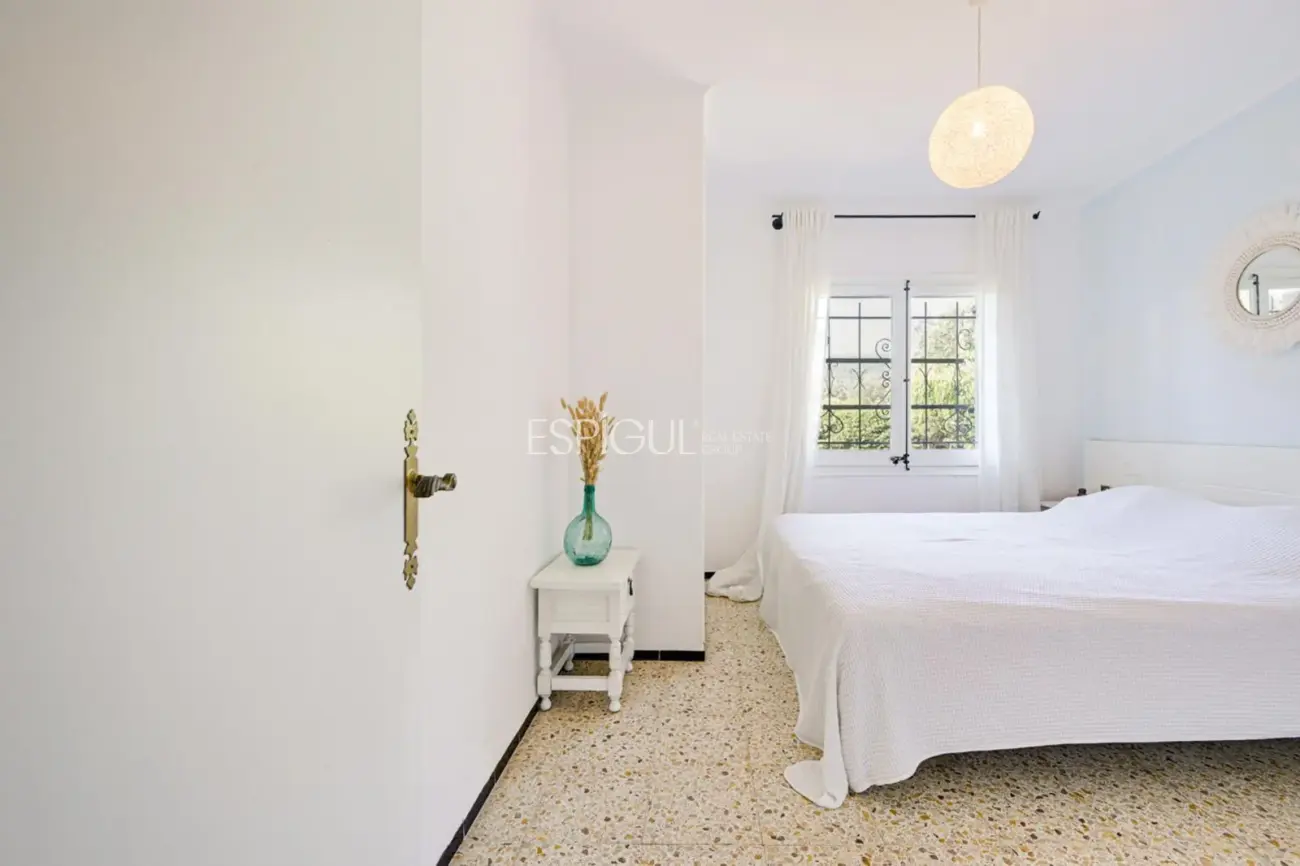 Villa rústica con vistas al mar en Mas Ambros