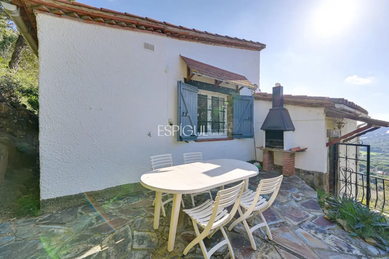 Villa rústica con vistas al mar en Mas Ambros