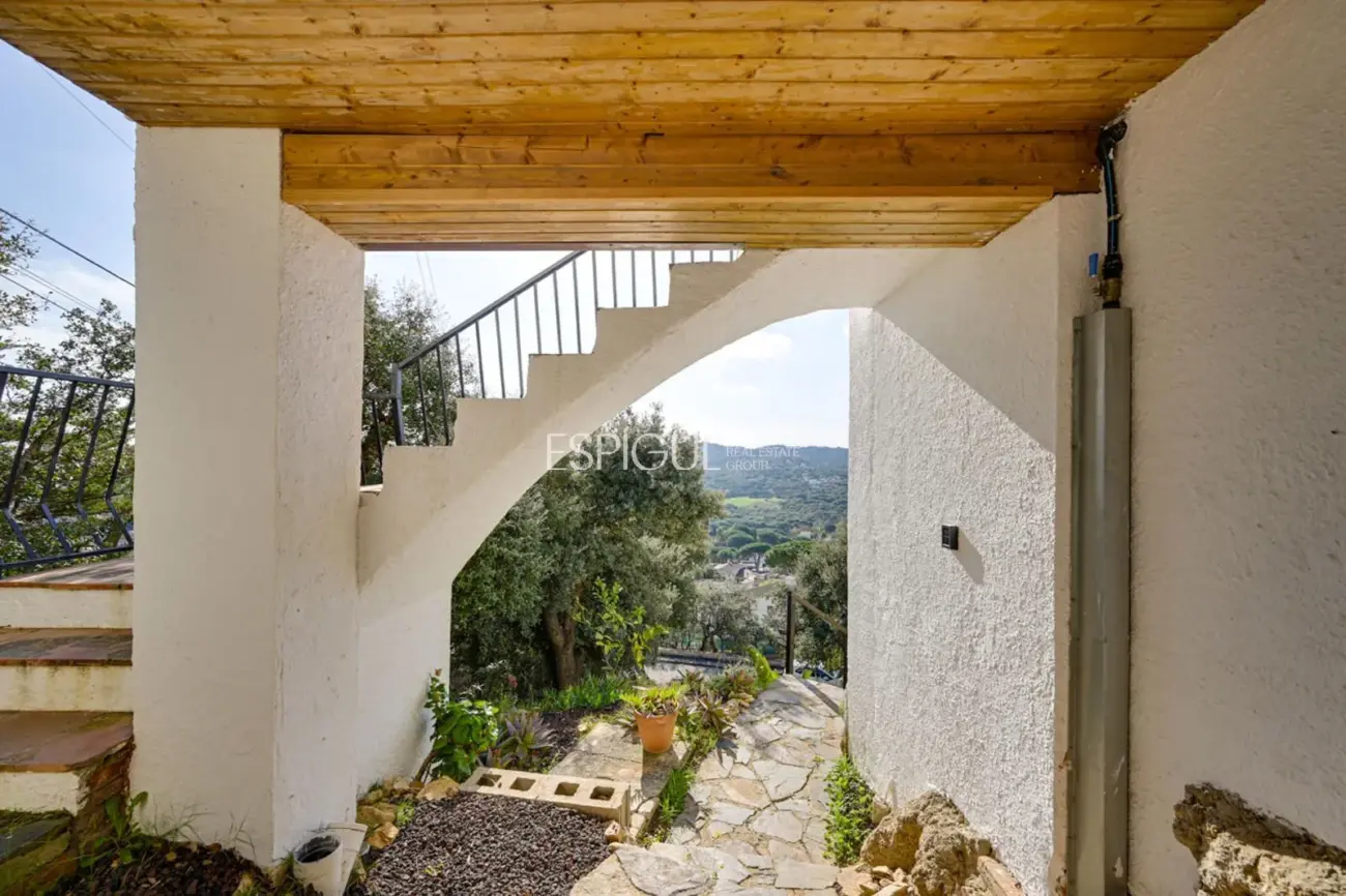 Villa rústica con vistas al mar en Mas Ambros