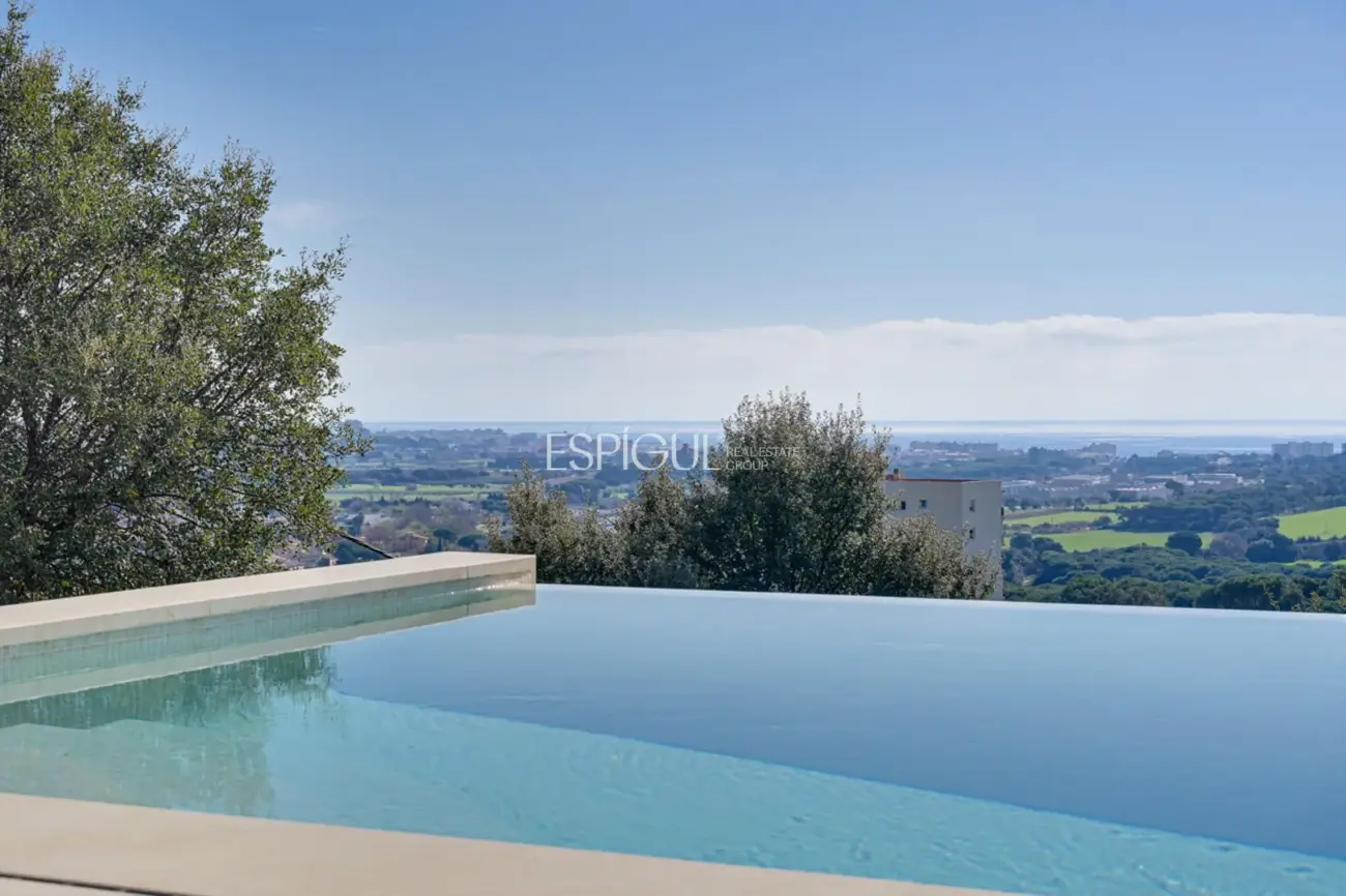 Villa rústica con vistas al mar en Mas Ambros