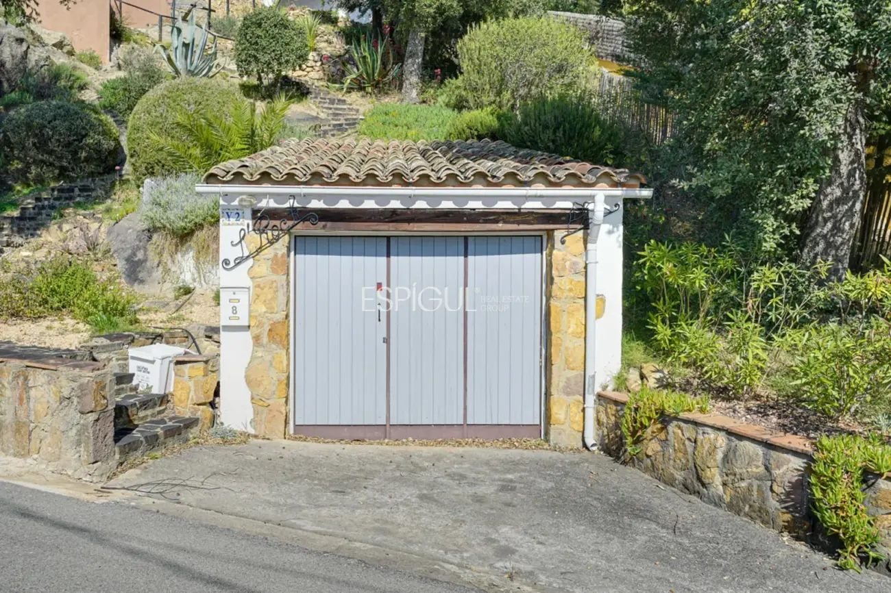 Villa rústica con vistas al mar en Mas Ambros