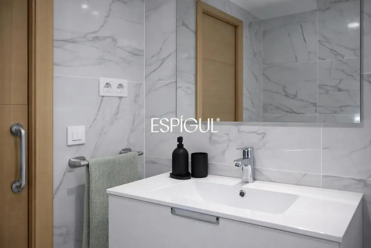 Ampli pis amb 6 habitacions a Tenor Masini