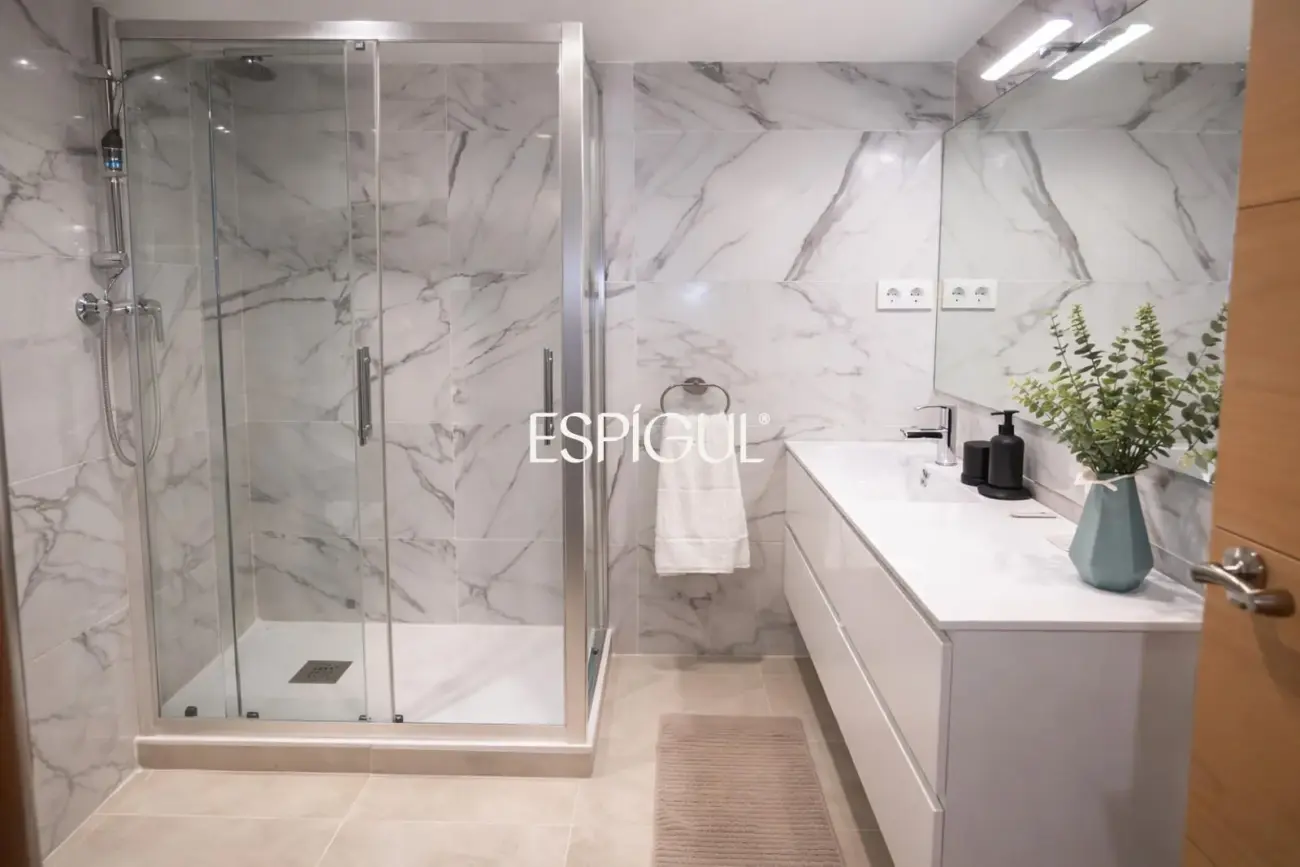 Ampli pis amb 6 habitacions a Tenor Masini