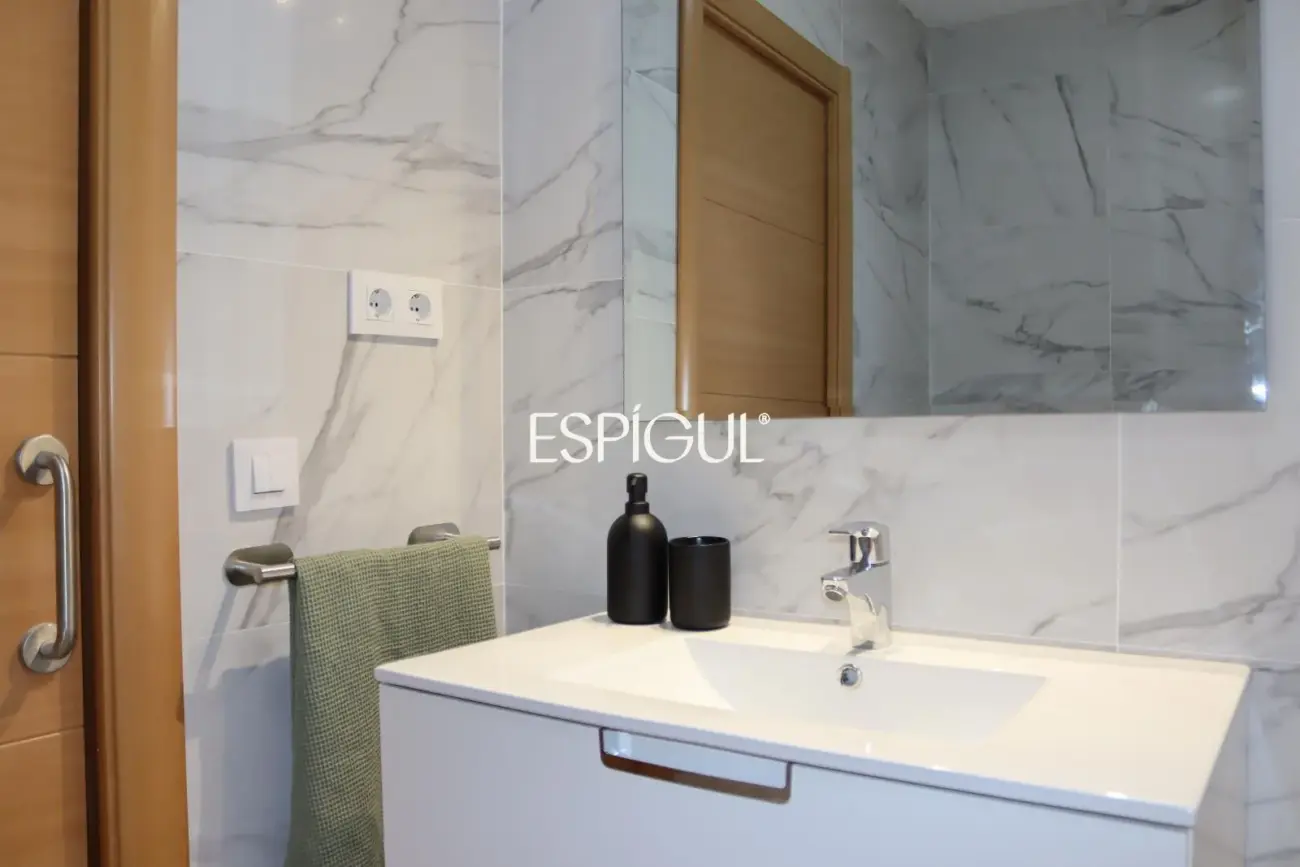 Ampli pis amb 6 habitacions a Tenor Masini