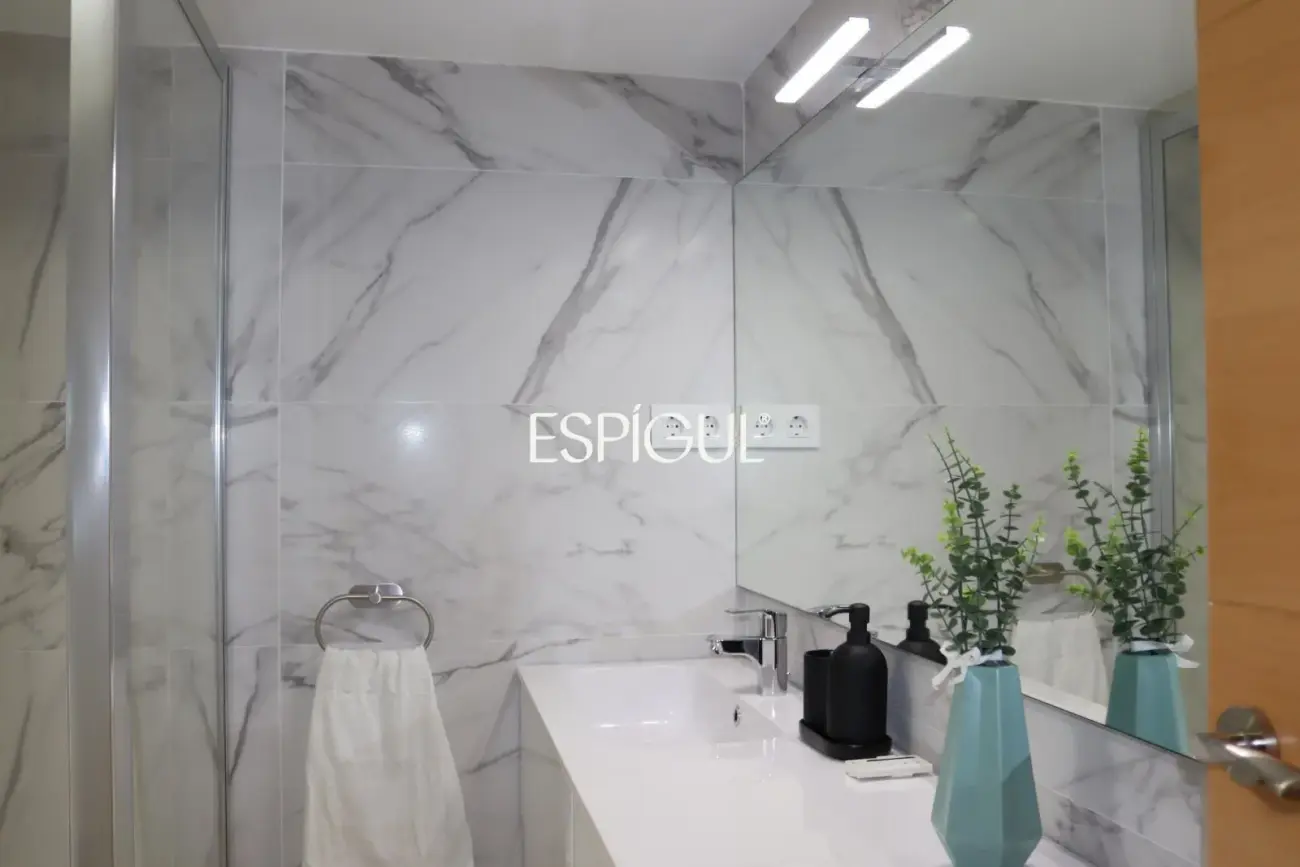 Ampli pis amb 6 habitacions a Tenor Masini