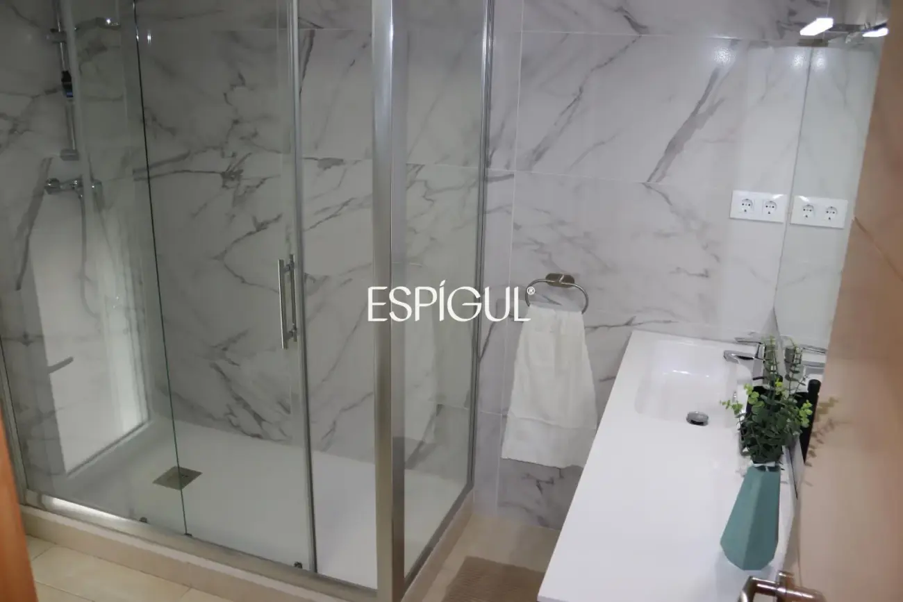 Ampli pis amb 6 habitacions a Tenor Masini