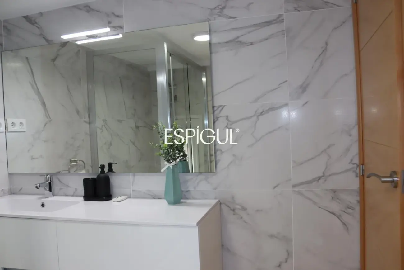 Ampli pis amb 6 habitacions a Tenor Masini