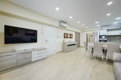 Современная квартира на первом этаже в Паламосе