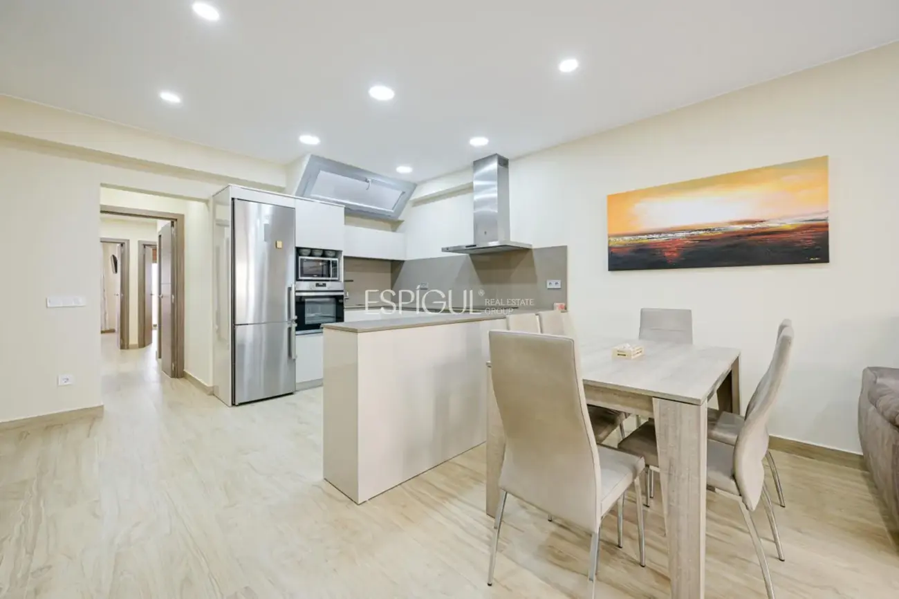 Современная квартира на первом этаже в Паламосе